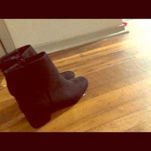 Beautiful velvet women’s black boots